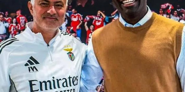 穆里尼奥将迎来两场决定性较量，狂人依然自信满满，本赛季冠军希望巨大