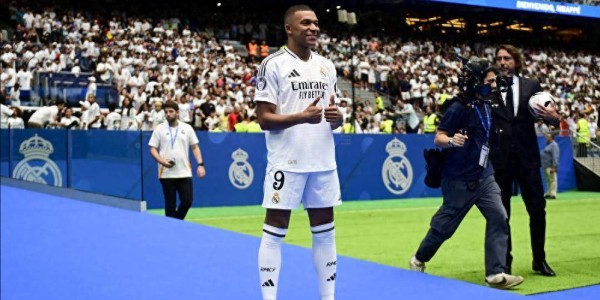 西甲回顾：现实太骨感！皇马签姆巴佩为大一统，没想到请了一位被宠坏的大爷