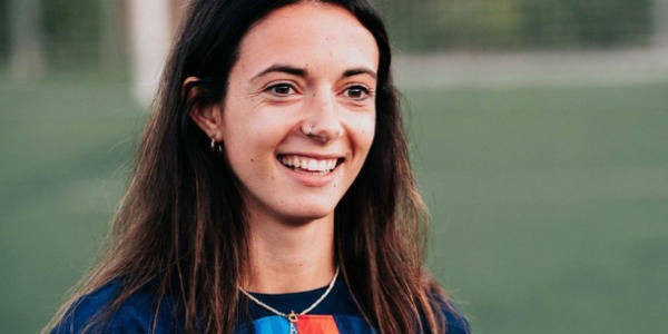 双冠加冕！巴萨女足蝉联环足奖最佳球队，邦马蒂三连庄书写女足传奇