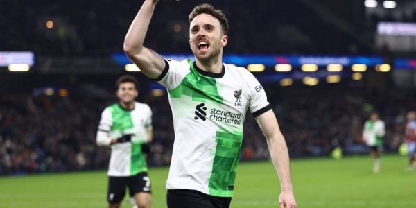 怀念！若塔遗孀将观战利物浦VS狼队 两个儿子随吉祥物入场