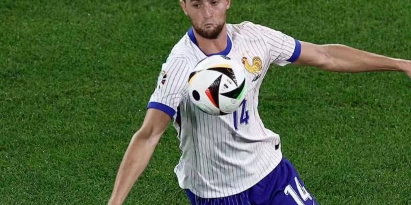 曼联因“侮辱性”条款错失拉比奥 中场引援计划仍在继续