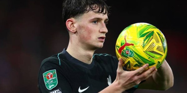 队报：里昂已与利物浦中场莫顿达成个人协议 利物浦标价900万欧元