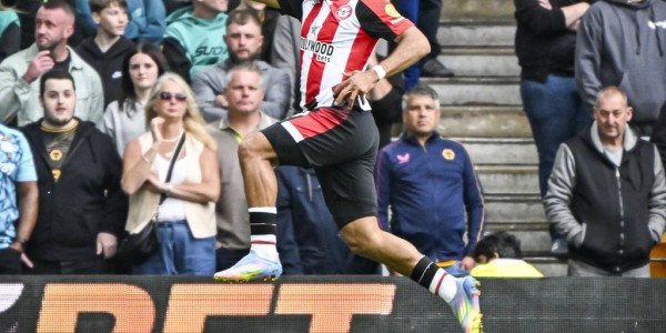 曼联获姆贝乌莫力荐，有望签下“全能战士”奥利·沃特金斯