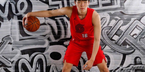 杨瀚森通过美国驾照考试 目前座驾为二手宝马